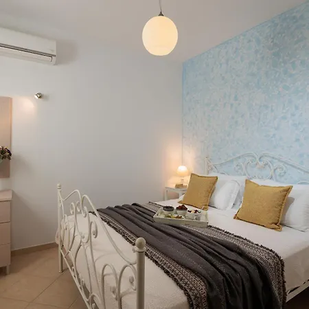 9 Muses Naxos * Kastrákion