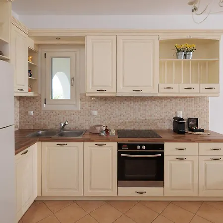 9 Muses Naxos * Kastrákion