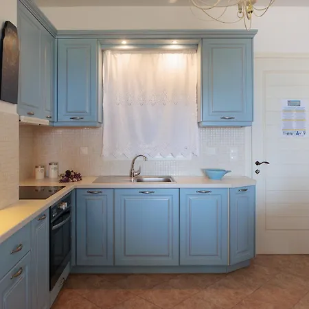 9 Muses Naxos * Kastrákion